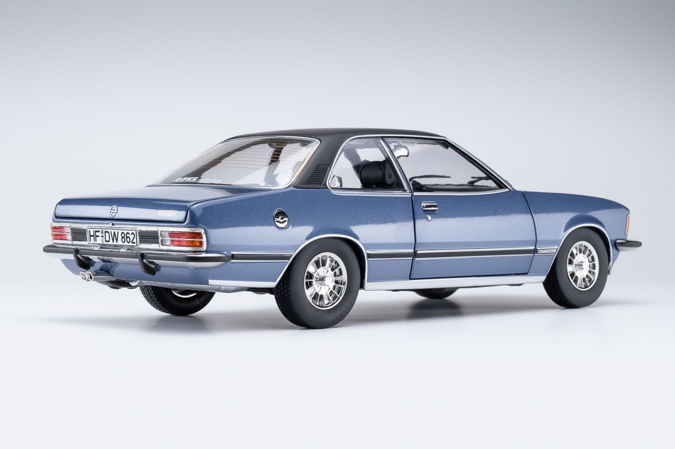 Opel Commodore B Coupe 1975 sapphire blue met. 1:18 Touring Modelcars