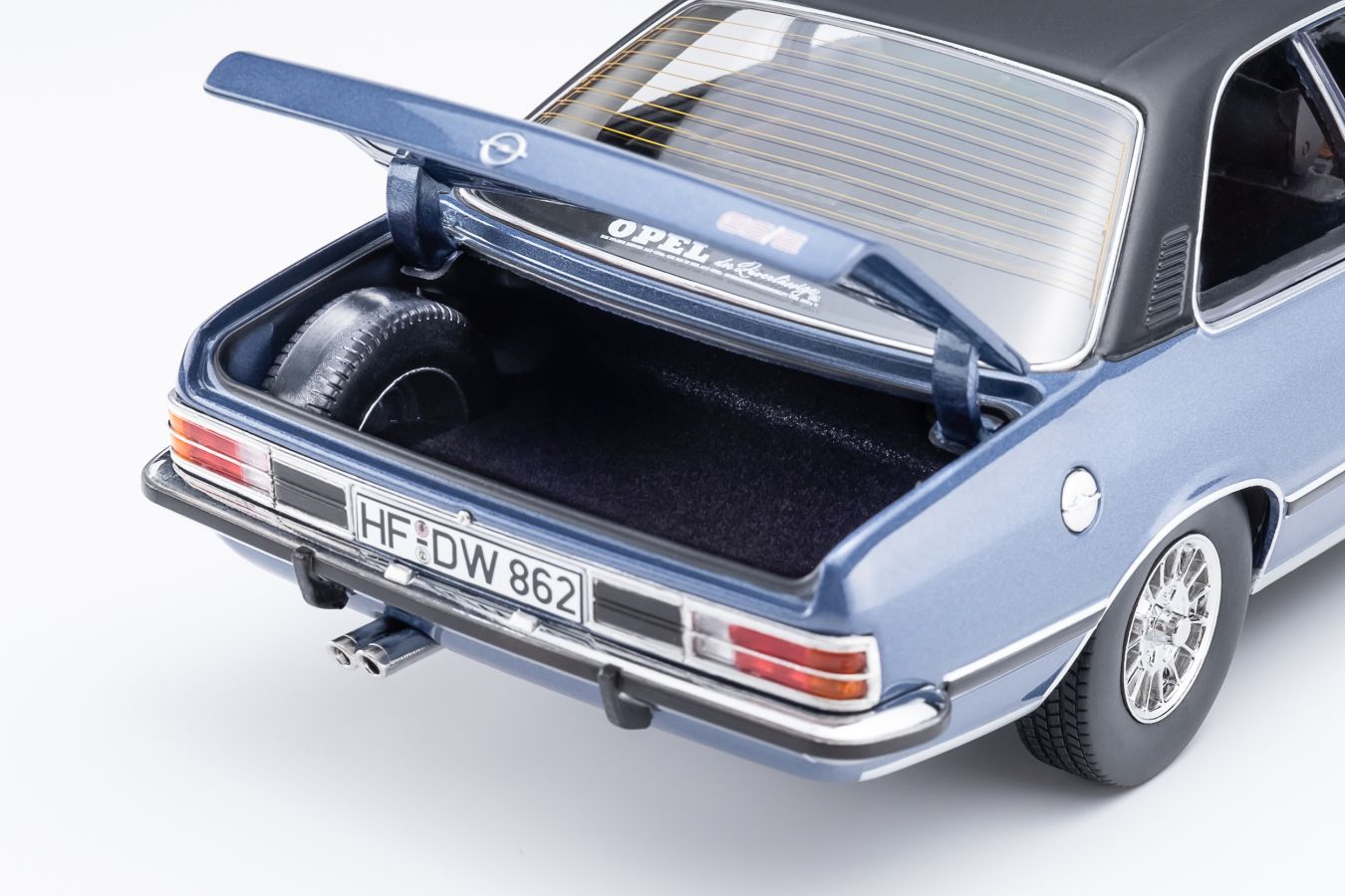 Opel Commodore B Coupe 1975 sapphire blue met. 1:18 Touring Modelcars