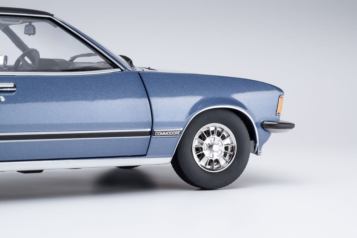 Opel Commodore B Coupe 1975 sapphire blue met. 1:18 Touring Modelcars