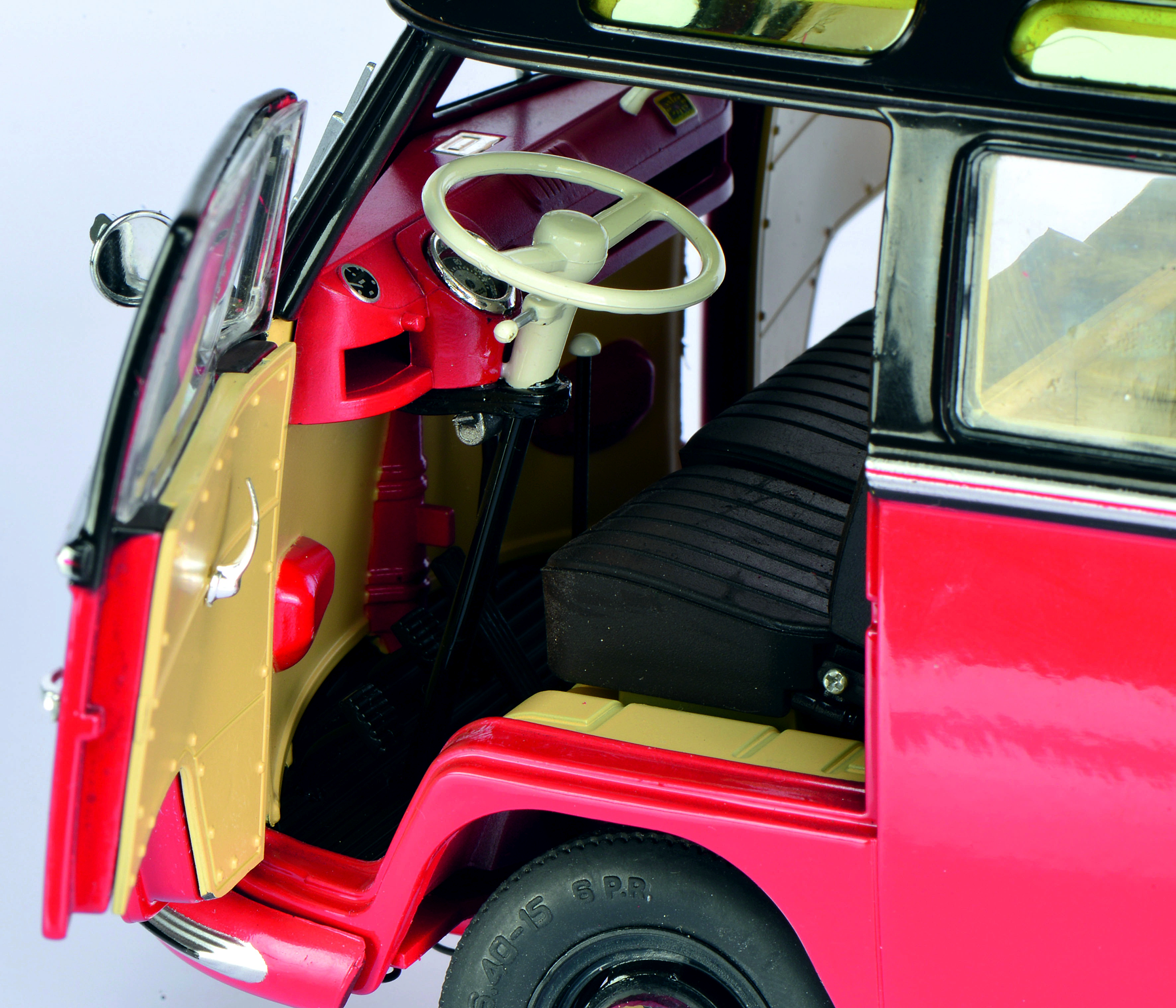 VWT1B Samba schwarzbraun-rot 1:18 Schuco